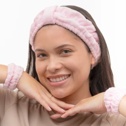 Conair - Get Ready With Me Bundle Girl wearing